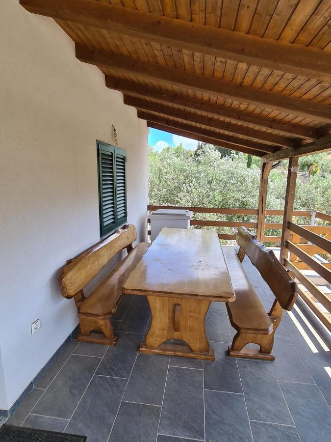 Kuca Za Odmor Buba, Otok Zut Pristanisce Exterior foto