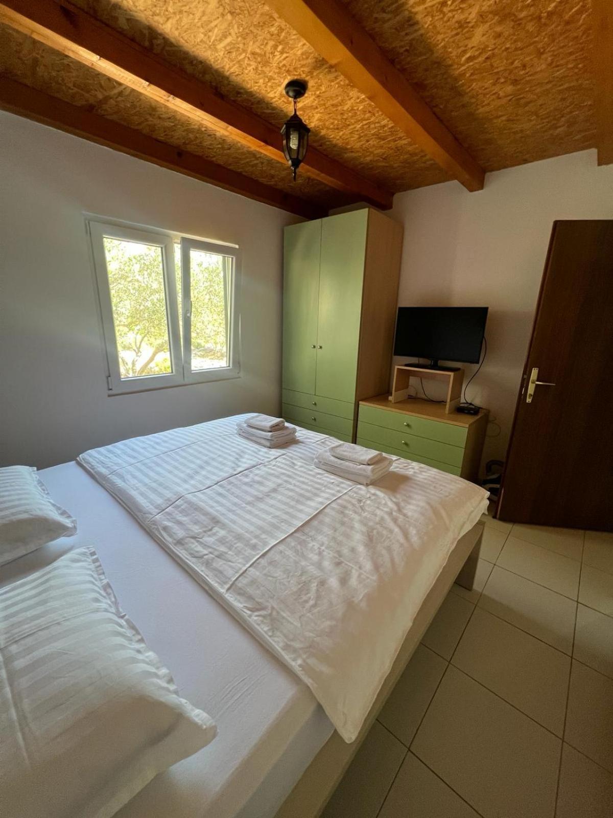 Kuca Za Odmor Buba, Otok Zut Pristanisce Exterior foto